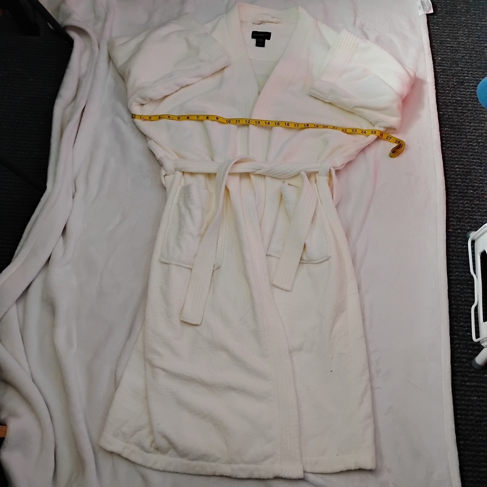Collective Concepts White Robe - Picture 2 of 2